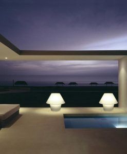 Sobremesa exterior VERSUS-E blanca ambiente 3