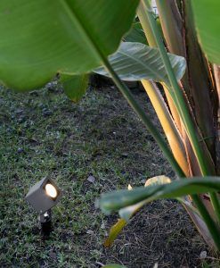 Estaca negra LED SOBEK ambiente