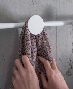 Lámpara aplique y perchero HAN LED detalle