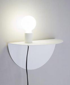 Aplique de color blanco NIT detalle