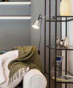 Flexo soporte pinza cromo y blanco STUDIO ambiente