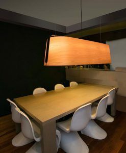 Lámpara lineal 5 luces madera y negro STOOD nuevo ambiente