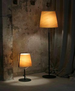 Lámpara sobremesa madera y negro STOOD ambiente nueva