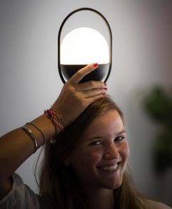 Lámpara portátil recargable negra TAKE AWAY LED detalle 2