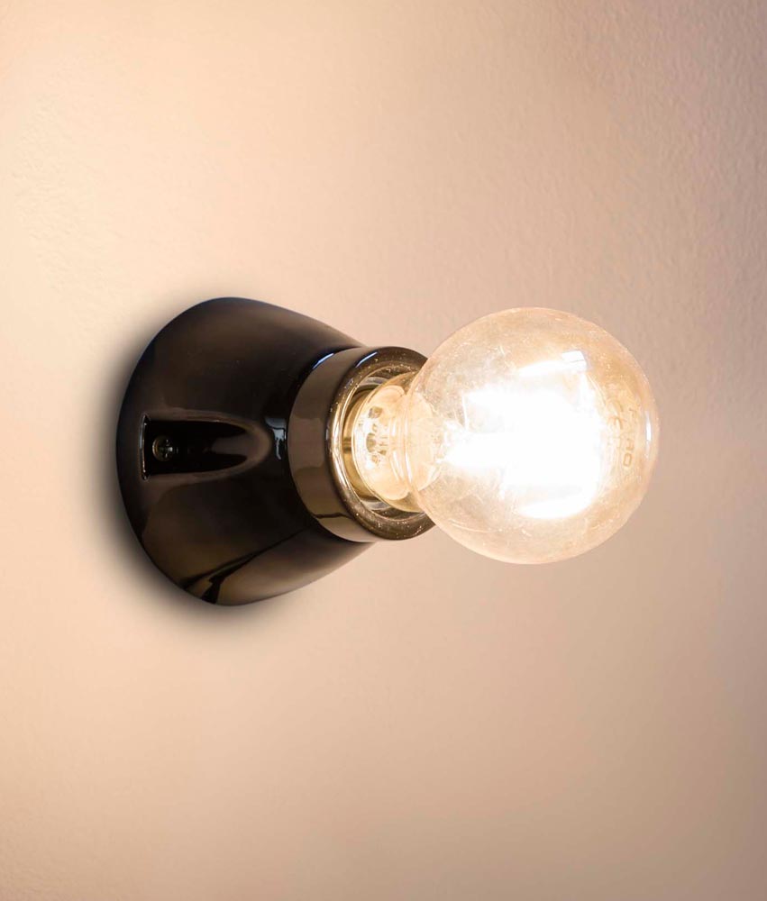 Aplique minimalista negro KERA detalle
