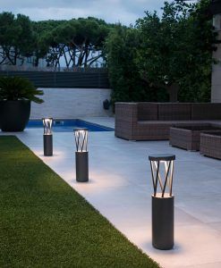 Baliza 65 cm de altura gris oscuro TWIST LED ambiente