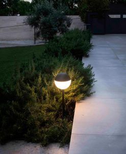 Estaca negra PICCOLA LED ambiente 2