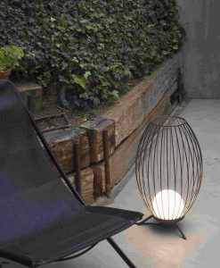 Pie exterior gris oscuro CAGE LED ambiente