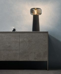 Lámpara de mesa negra y cristal cromo FARO E27 ambiente