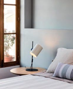 Sobremesa negro con pantalla beige GUADALUPE ambiente