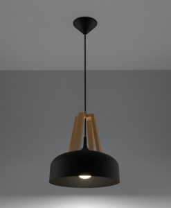 Lámpara negra y madera CASCO ambiente 2