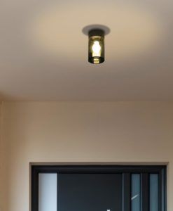 Plafón gris oscuro y cristal fume KILA ambiente