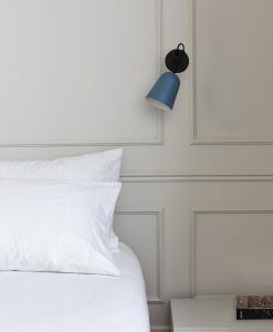 Aplique de pared azul y negro STUDIO ambiente