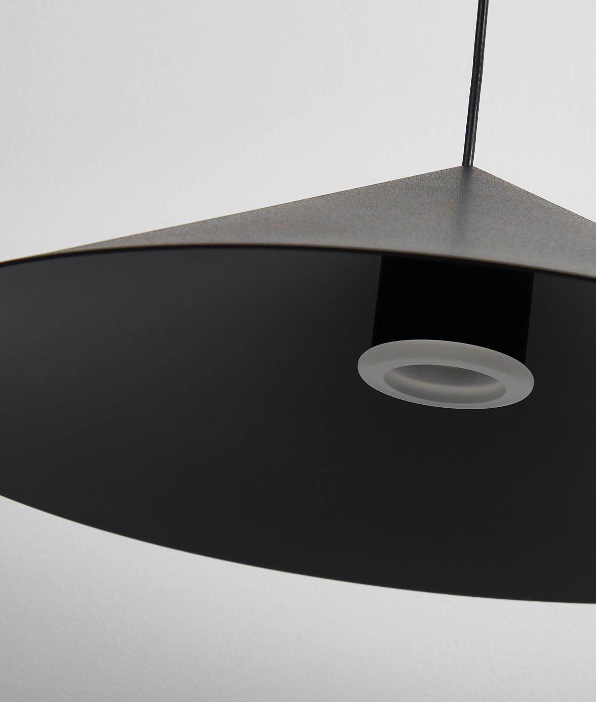 Lámpara color negro 10W Ø 30 cm CONO LED detalles