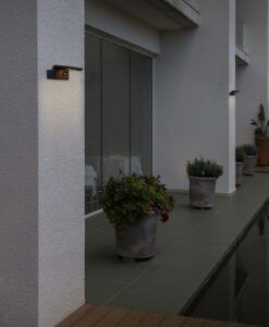 Aplique gris oscuro con sensor y solar LUMA LED ambiente