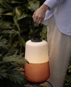 Sobremesa exterior blanco/naranja MUNA ambiente